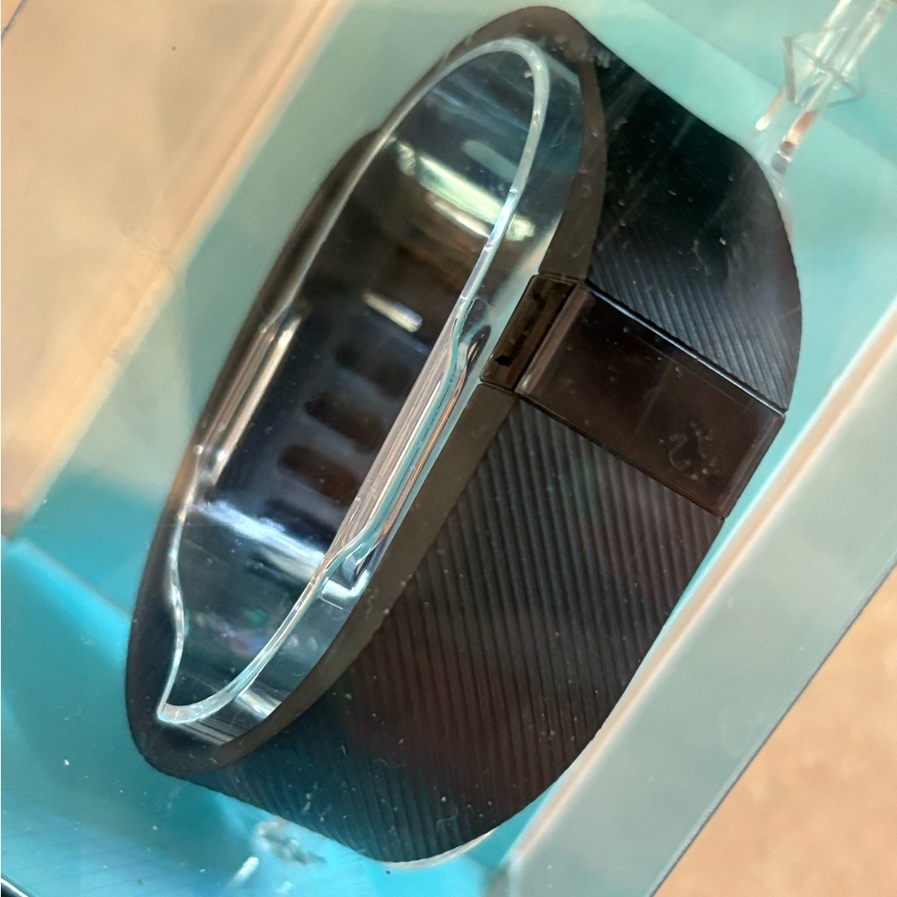 Vintage Fitbit Charge Wireless Activity Wristband Tracker Large Black NEW - Picture 5 of 5